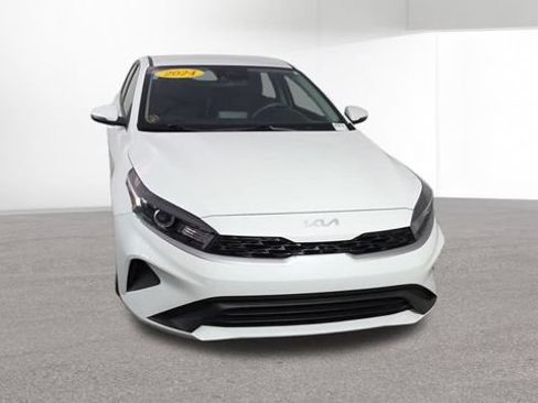 Used 2024 Kia Forte LXS w/ LXS Technology Package FWD image 3