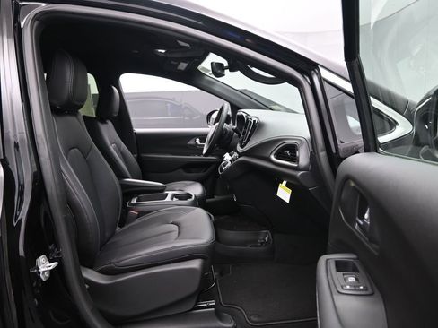 New 2026 Chrysler Pacifica Select AWD/4WD image 27