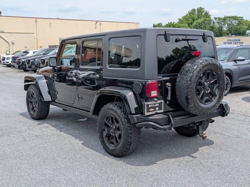 Used 2016 Jeep Wrangler Unlimited Sahara AWD/4WD image 3