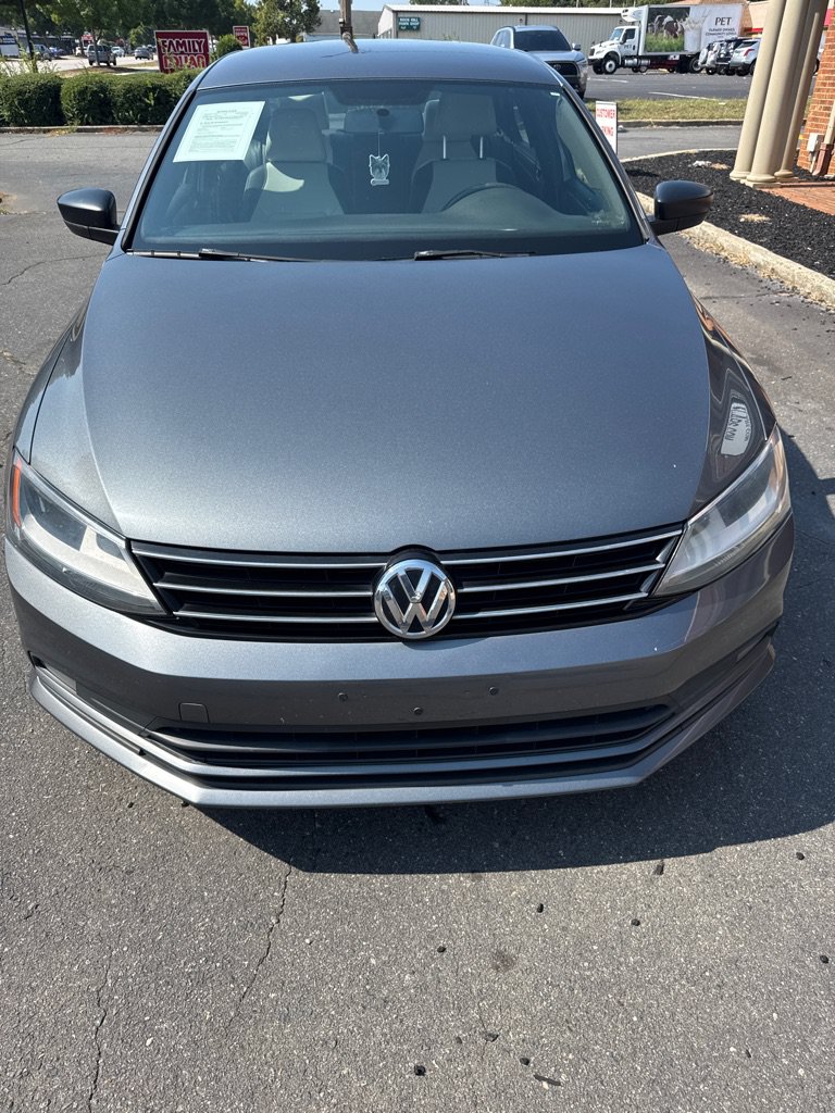 Used 2016 Volkswagen Jetta Sport FWD image 3