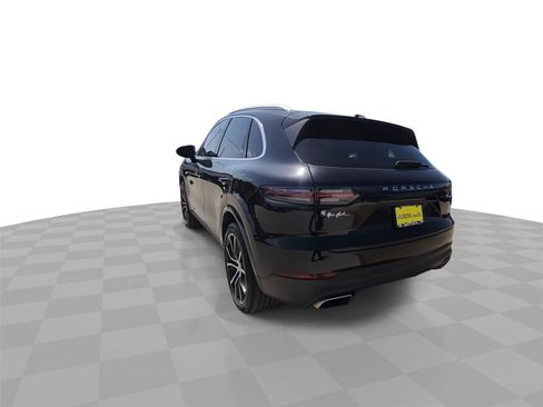 Used 2022 Porsche Cayenne AWD/4WD image 7