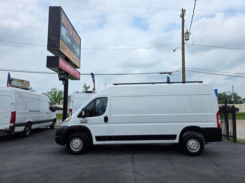 Used 2020 RAM ProMaster 2500 w/ Premium Appearance Group FWD image 4