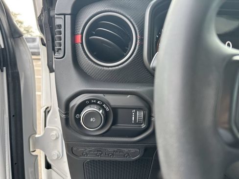 Used 2024 Jeep Wrangler Unlimited Rubicon AWD/4WD image 21