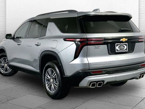 Used 2024 Chevrolet Traverse LT AWD/4WD image 11