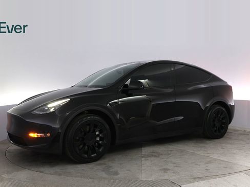Used 2024 Tesla Model Y Long Range AWD/4WD image 18