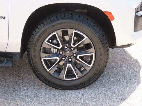 Used 2021 Chevrolet Suburban Z71 AWD/4WD image 9