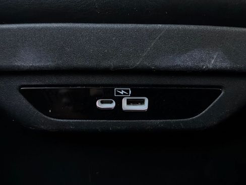 Used 2023 Chrysler Pacifica Touring-L FWD image 15