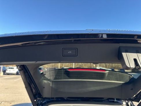 New 2026 Volkswagen Tiguan SE image 9