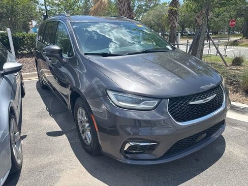 Used 2021 Chrysler Pacifica Touring FWD image 1
