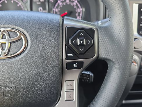 Used 2022 Toyota 4Runner SR5 Premium w/ Moonroof Package RWD image 17
