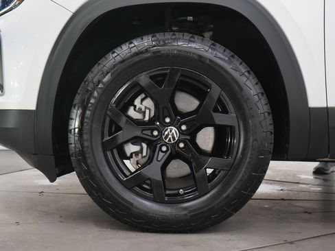 Used 2024 Volkswagen Atlas Peak Edition SEL AWD/4WD image 31