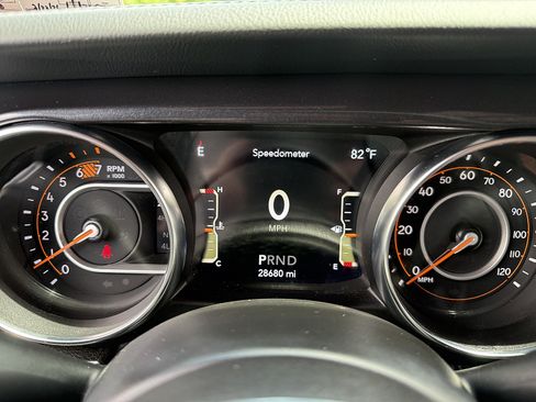 Used 2022 Jeep Wrangler Unlimited Sahara AWD/4WD image 21