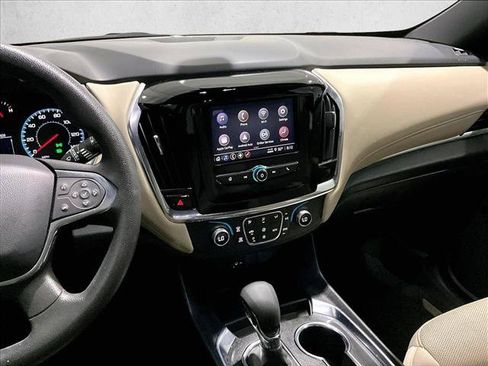 Used 2022 Chevrolet Traverse LS FWD image 8