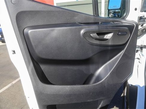 Used 2025 Mercedes-Benz Sprinter 2500 image 19