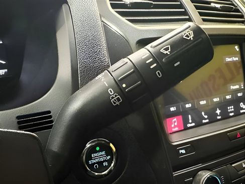 Used 2017 Ford Explorer XLT w/ Equipment Group 202A AWD/4WD image 19