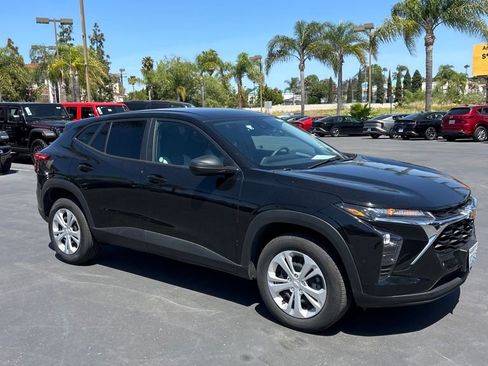 Used 2025 Chevrolet Trax LS image 5