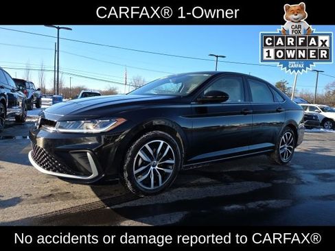 Used 2025 Volkswagen Jetta SE image 3