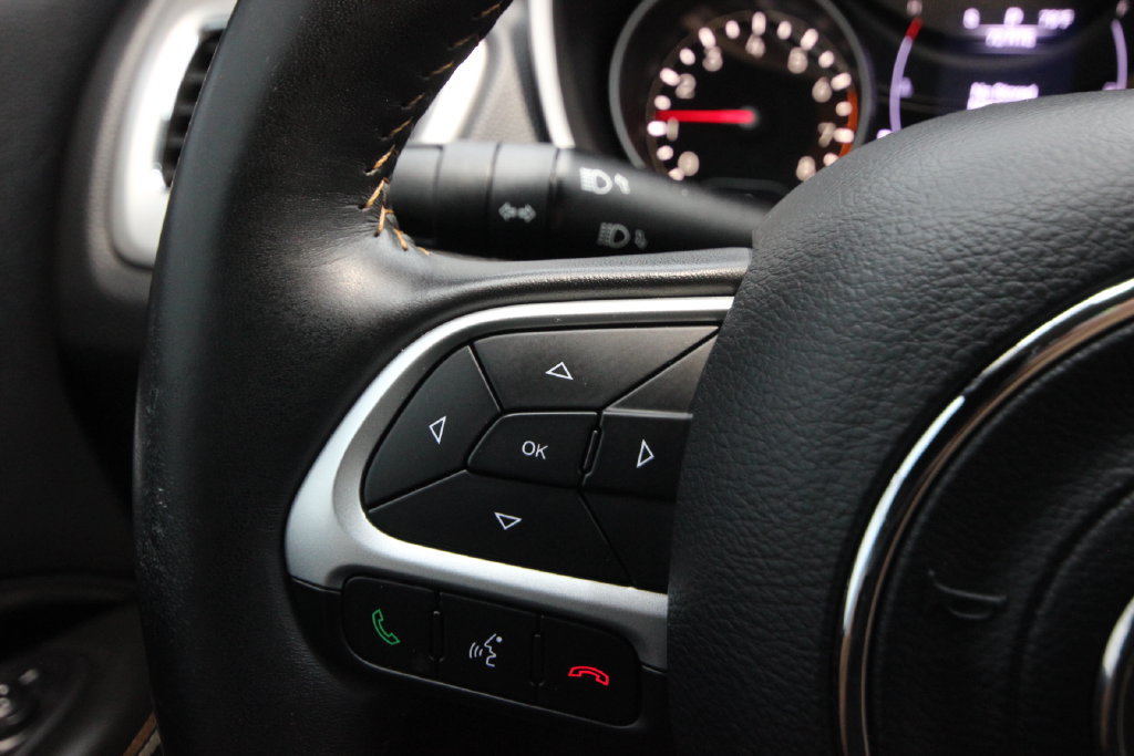 Used 2019 Jeep Compass Latitude w/ Cold Weather Group AWD/4WD image 17