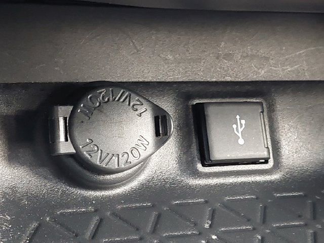 Used 2021 Toyota RAV4 SE w/ Weather & Moonroof Package AWD/4WD image 26