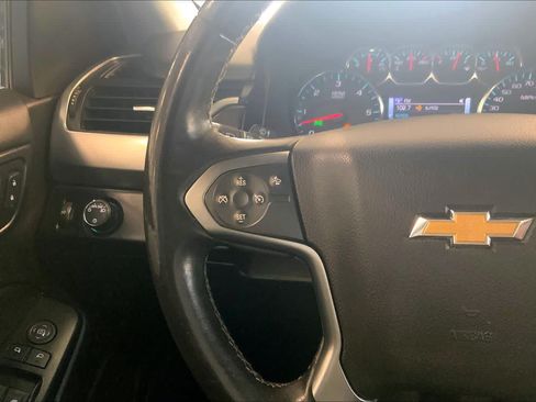 Used 2017 Chevrolet Suburban LT RWD image 23