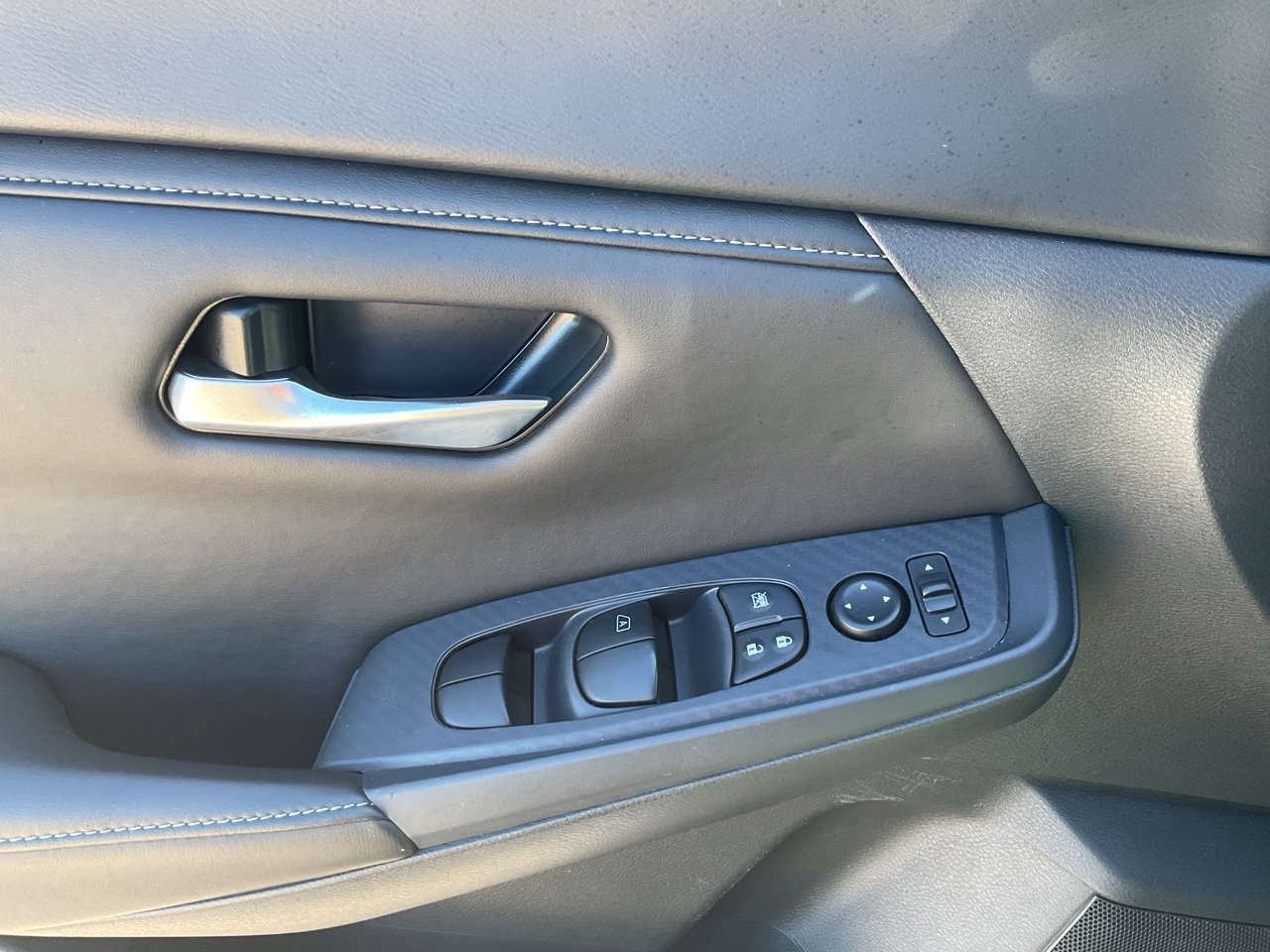 Used 2025 Nissan Sentra SV w/ Trunk Package FWD image 19