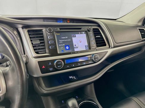 Certified 2018 Toyota Highlander SE image 18
