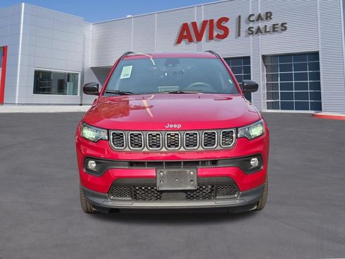 Used 2025 Jeep Compass Latitude w/ Sun & Sound Group AWD/4WD image 2
