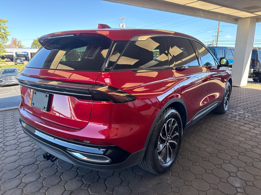 Used 2025 Lincoln Nautilus Premier AWD/4WD image 5