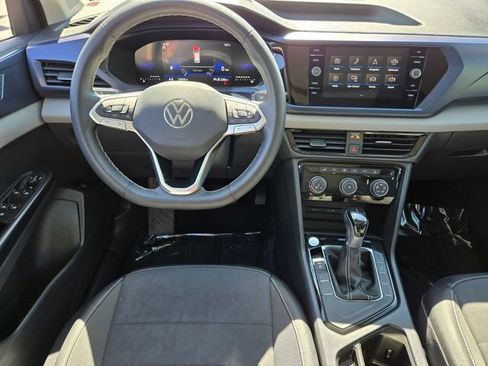 Used 2023 Volkswagen Taos SE w/ Panoramic Sunroof Package FWD image 19