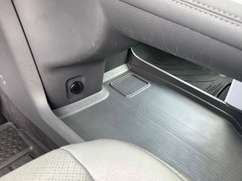 Certified 2024 Toyota Sienna Limited image 19