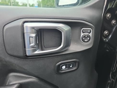 Used 2018 Jeep Wrangler Unlimited Rubicon AWD/4WD image 13