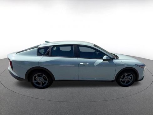 Used 2025 Kia K4 LXS image 16