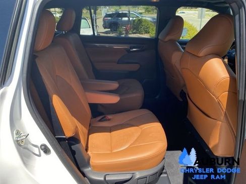 Used 2020 Toyota Highlander Platinum AWD/4WD image 13