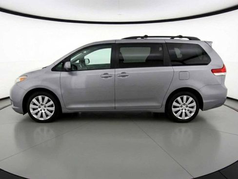 Used 2013 Toyota Sienna LE w/ Towing Pkg image 5