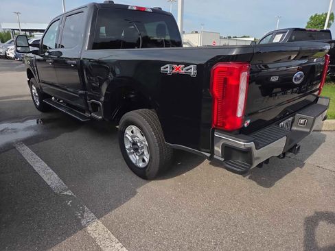 Used 2025 Ford F250 XLT AWD/4WD image 3