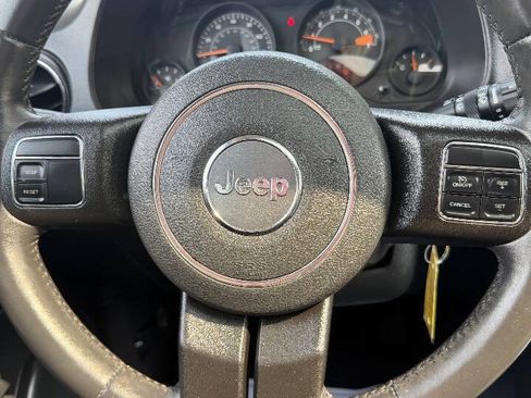 Used 2015 Jeep Patriot Latitude w/ Sun/Sound Group AWD/4WD image 20