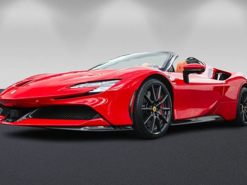 Used 2023 Ferrari SF90 Spider image 7