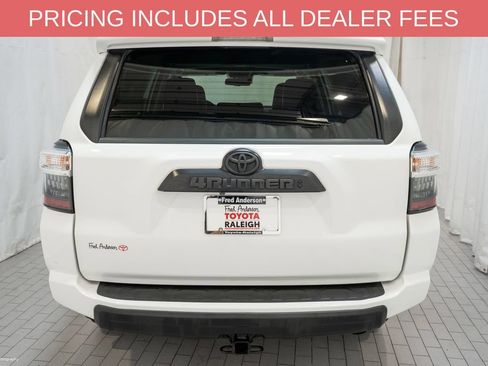 Used 2021 Toyota 4Runner TRD Off-Road Premium w/ Moonroof Package AWD/4WD image 4