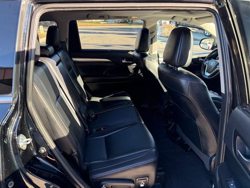 Used 2019 Toyota Highlander XLE image 8