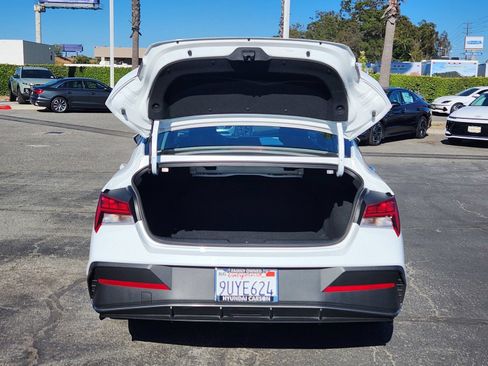 Used 2025 Hyundai Elantra Hybrid FWD image 13