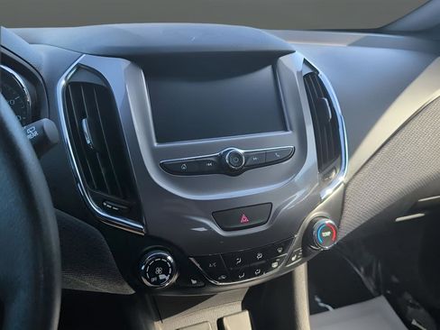 Used 2018 Chevrolet Cruze LT w/ RS Package image 19