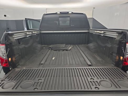 Used 2019 Nissan Titan SL w/ Midnight Edition image 47