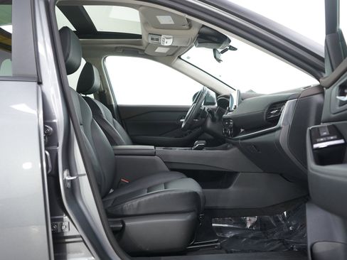 Used 2023 Nissan Rogue SV w/ SV Premium Package image 11