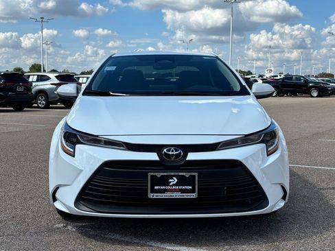 Certified 2025 Toyota Corolla LE image 3
