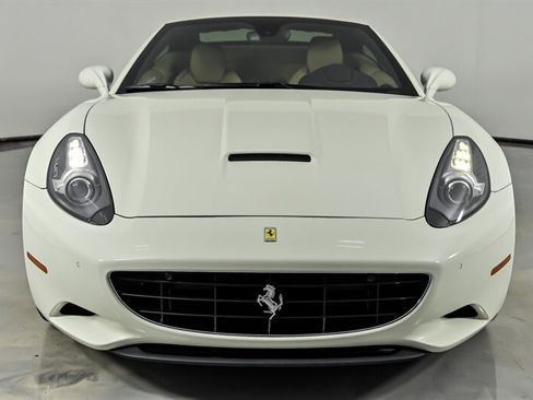 Used 2010 Ferrari California RWD image 5