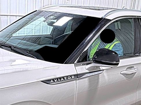 Used 2020 Lincoln Aviator Reserve w/ Equipment Group 202A AWD/4WD image 2