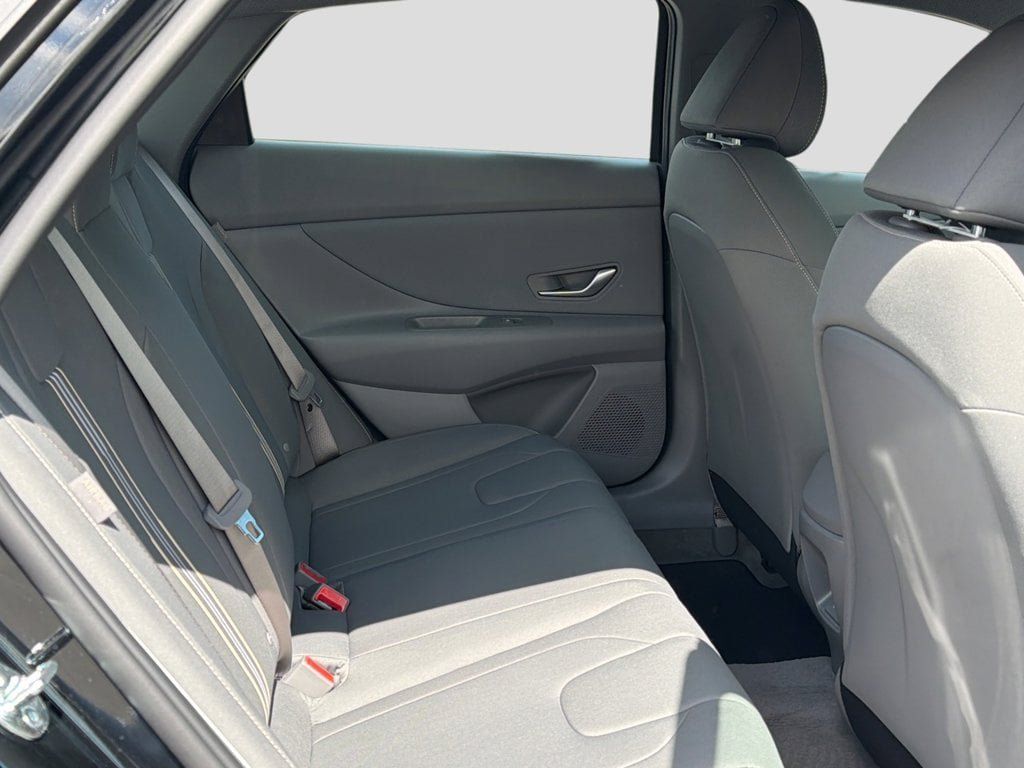 Used 2026 Hyundai Elantra Sport FWD image 26