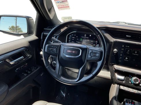 Used 2022 GMC Sierra 1500 AT4 w/ AT4 Premium Package AWD/4WD image 12