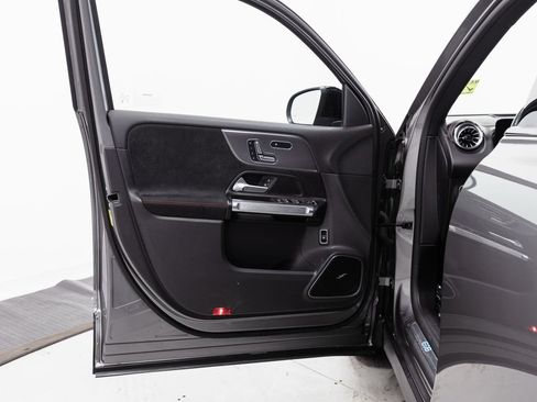 Used 2023 Mercedes-Benz EQB 300 4MATIC image 5