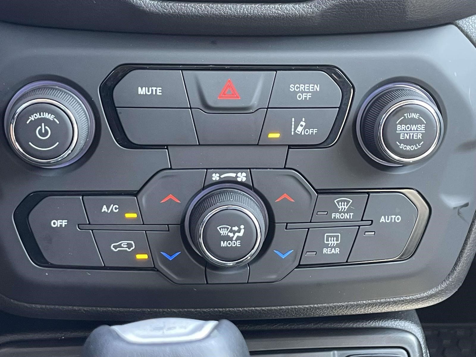 Used 2023 Jeep Renegade Limited AWD/4WD image 27